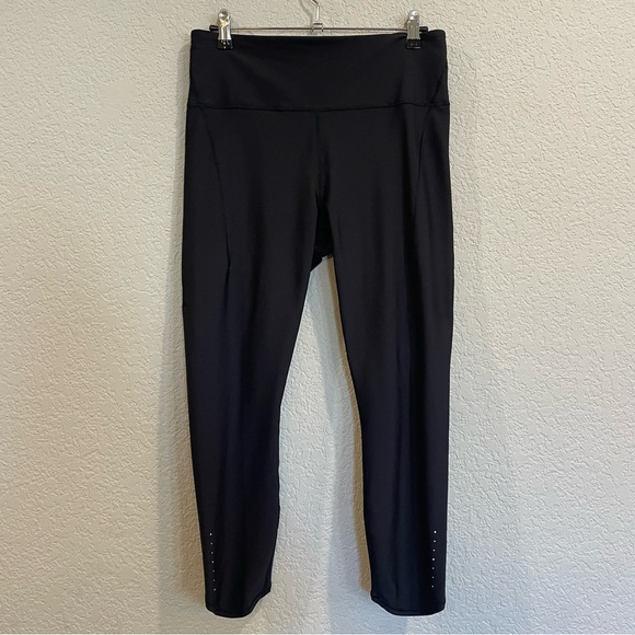 Athleta Pacesetter 7/8 Tight in Black - Size Large - Picture 7 of 9